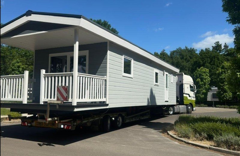 Erfolgreiche Lieferung von zwei Mobilheimen an zufriedene Kunden!