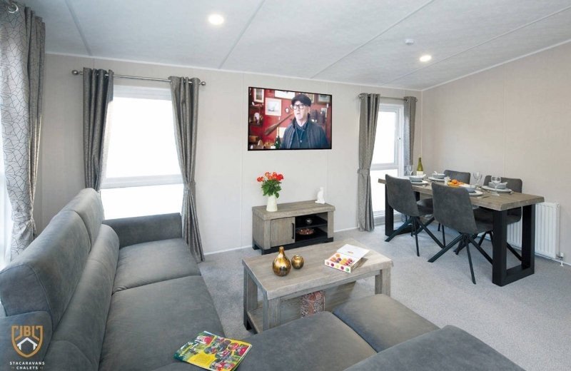 Athena lodge0000 6971ea5000000